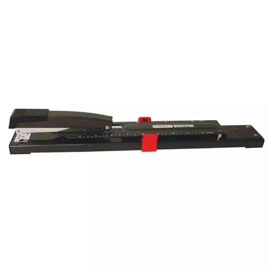 Engrapadora de largo alcance Bostitch modelo B440LR.