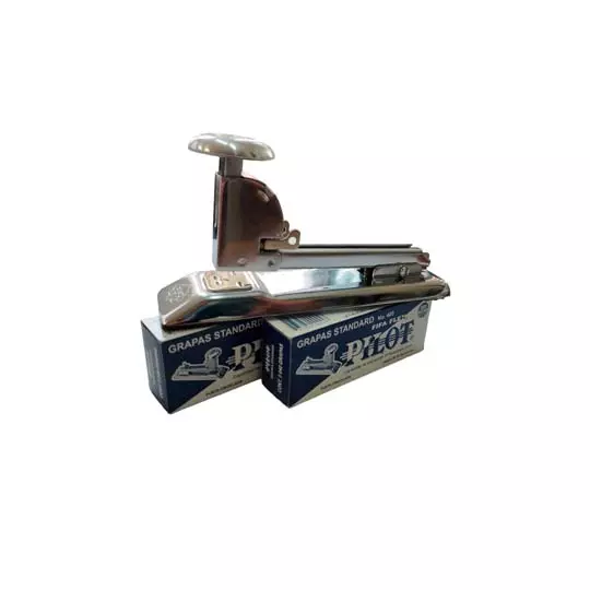 Engrapadora cromada de golpe Pilot Mod.400 tira completa c/2 cajas de grapas