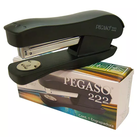 Engrapadora plástica Pegaso 222 media tira color negro