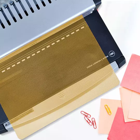 Cubierta plástica rayada naranja Barr to con 40 piezas